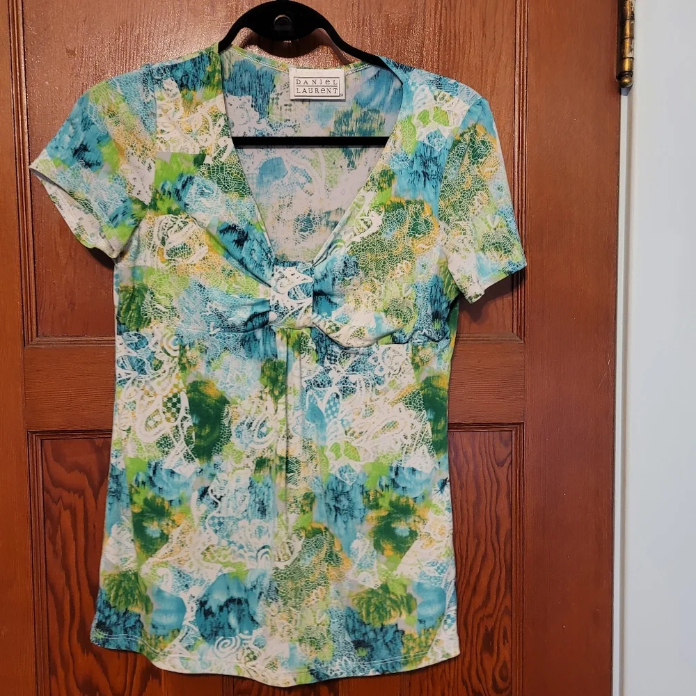 Any 2 for $20 2 small tops - Picture 4 of 10